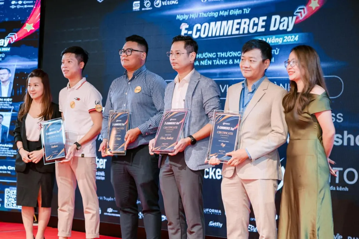 Ment tại sự kiện E-commerce Day