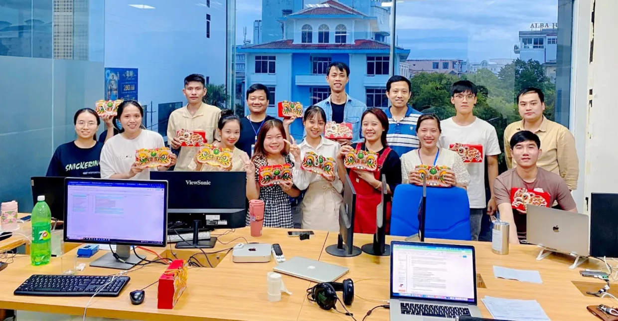 Đội ngũ Ment làm việc tại văn phòng